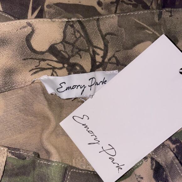 High Waisted Camo Jeans - Picture 5 of 5